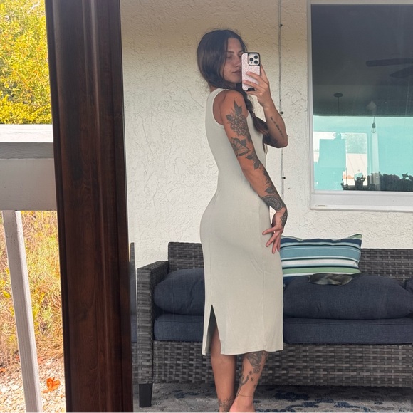 Dress - Picture 3 of 4